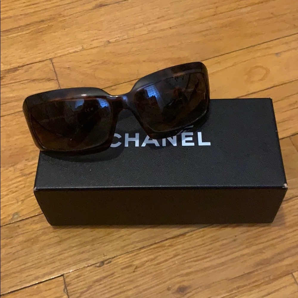 VINTAGE CHANEL SUNGLASSES